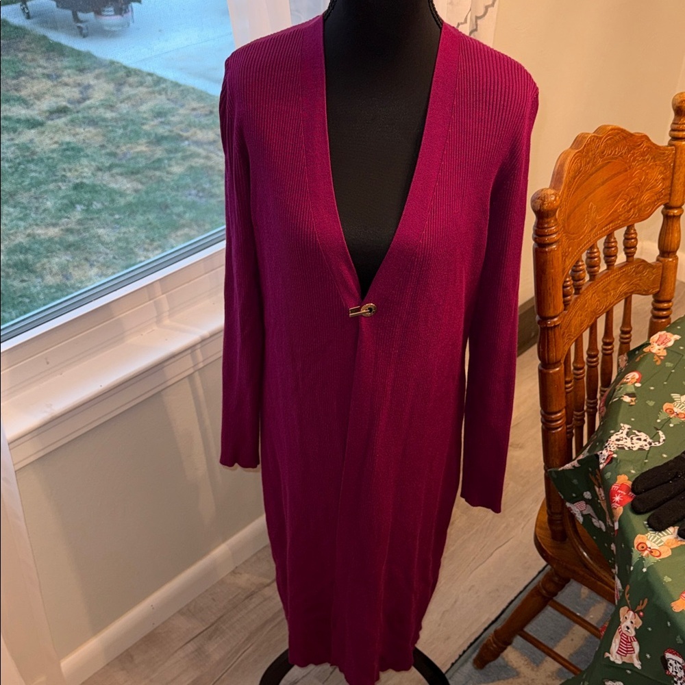 Nine West duster sweater in cranberry form fitted EUC gold closure on front